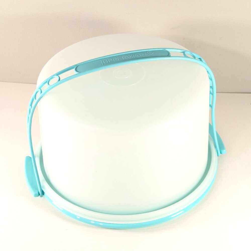 TUPPERWARE Cake taker 10" light blue and frosted white cake keeper 683-2 684-7